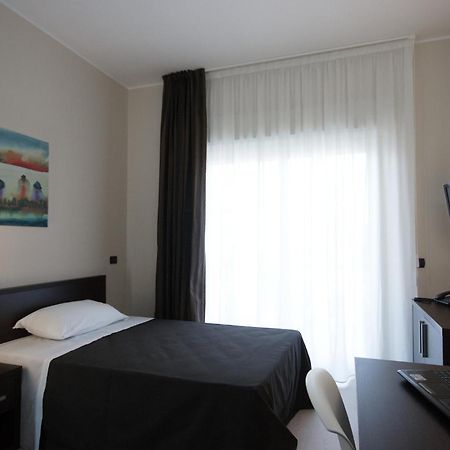 Guest House Residence Messina Bagian luar foto