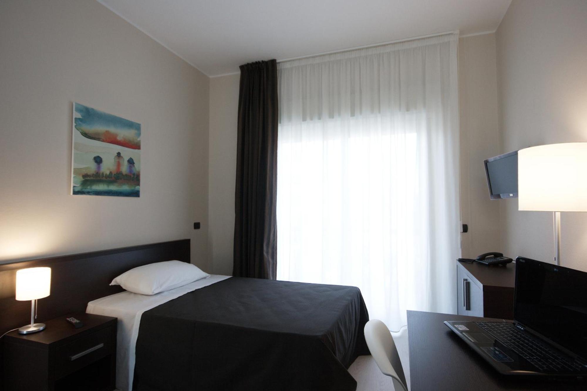 Guest House Residence Messina Bagian luar foto