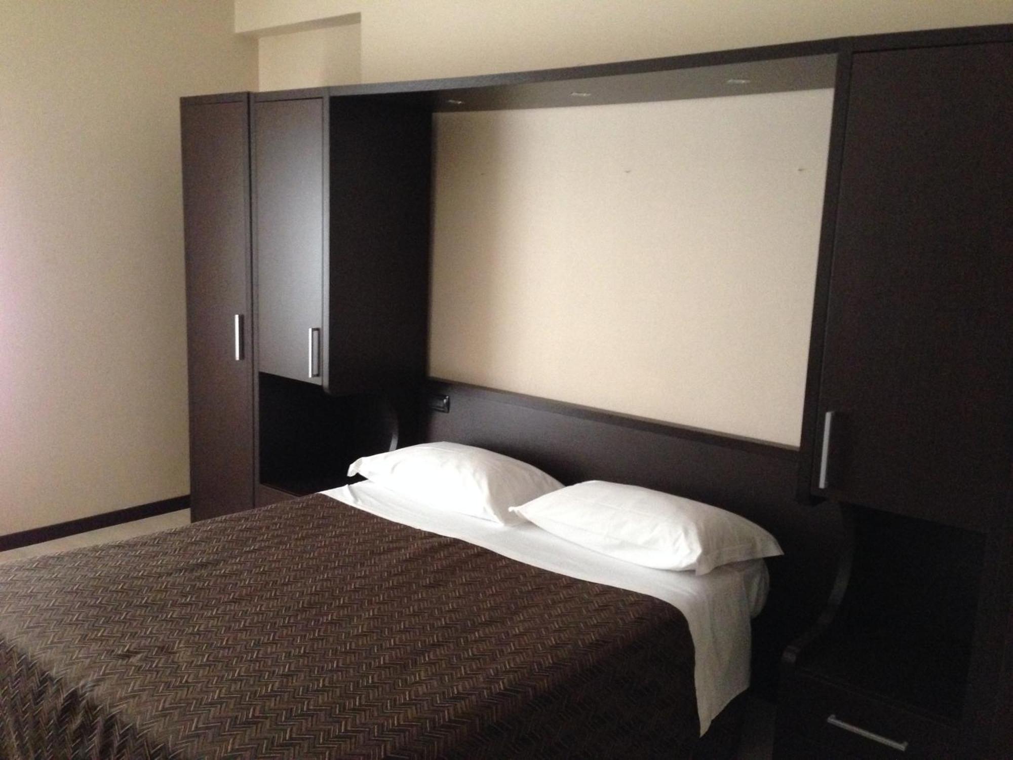 Guest House Residence Messina Bagian luar foto